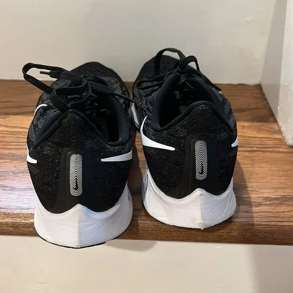 Pegasus black and white Nike zoom sneakers in size 11 Women - Picture 2 of 5